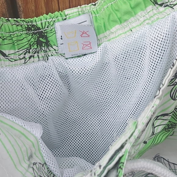 Green Hawaiian swim trunks - Picture 7 of 7